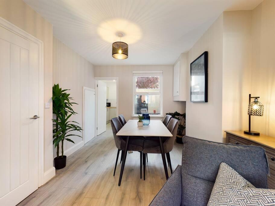 It'S Broadway Baby! Great House Close To City Centre Belfast Exteriör bild